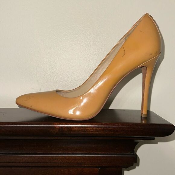 COACH 9B Tan Patent Leather Heels Pumps - Picture 1 of 16